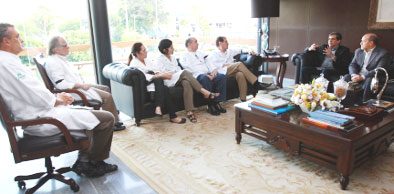 Governador em exercício recebe representantes da classe médica