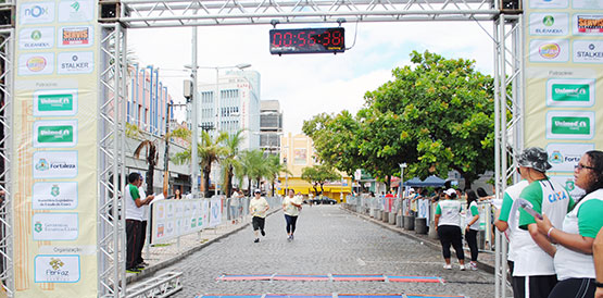 Corrida mobiliza centenas de pessoas mesmo com a chuva