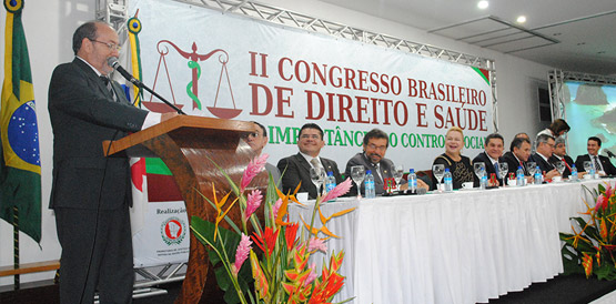 Arruda Bastos é homenageado em Congresso Brasileiro de Direito