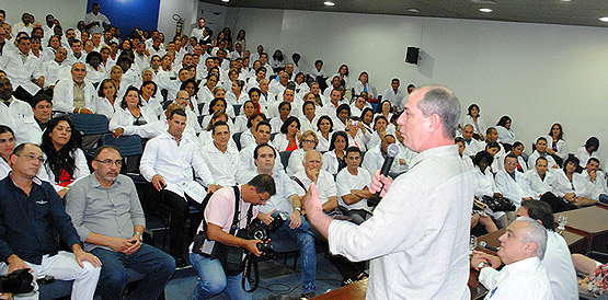 Mais 300 médicos estrangeiros são recepcionados no Ceará
