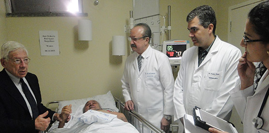 Professor da Escola de Medicina de Harvard visita Unidade de AVC do HGF