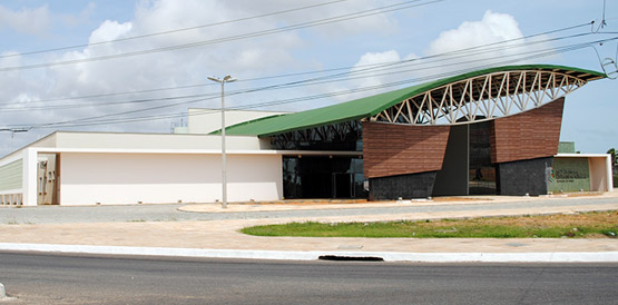 Governador inaugura policlínica e completa rede de assistência em Caucaia