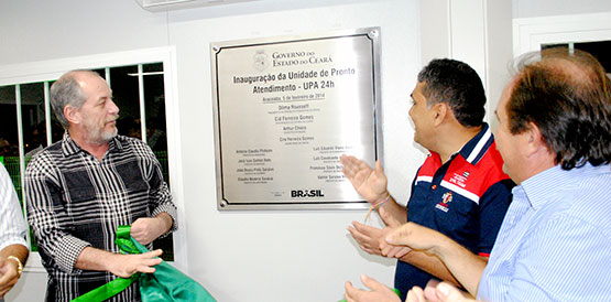 Ciro inaugura UPA 24h em Aracoiaba e anuncia hospital