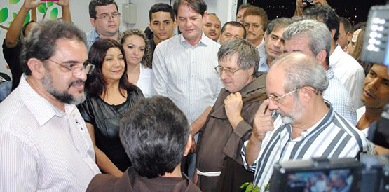 No Dia do Romeiro, Cid entrega UPA 24h em Canindé