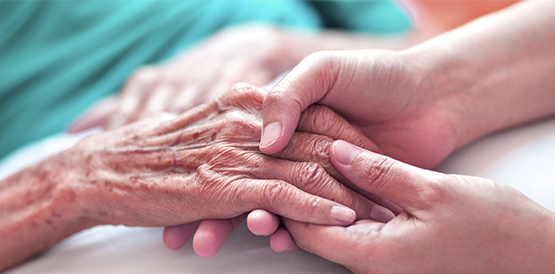 Profissionais de saúde vão à praça informar e orientar sobre Alzheimer