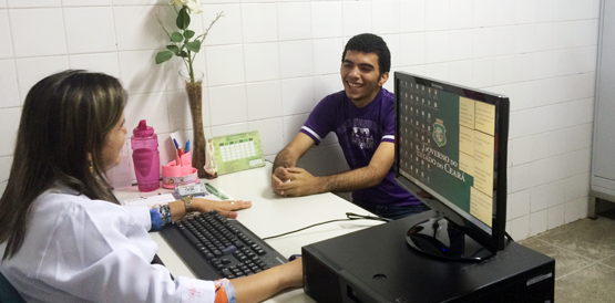 Atendimento integral garante vida nova para jovem ostomizado