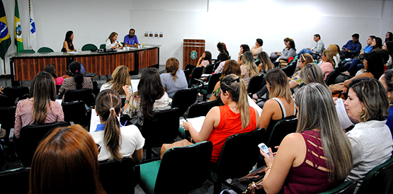 Profissionais de saúde mental participam de debate sobre tabagismo
