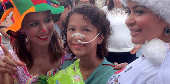 Pacientes do Albert Sabin comemoram Natal com voluntários