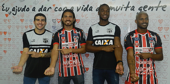 Hemoce recebe visita de jogadores de futebol