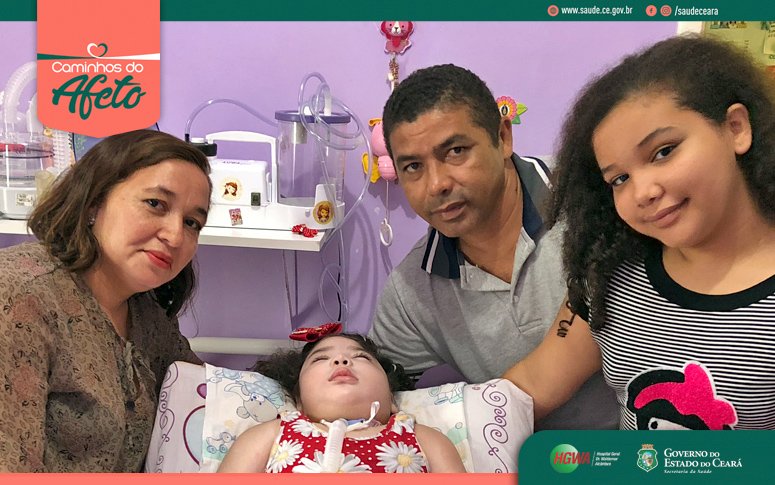 Mãe aprende novos caminhos da maternidade no cuidado da saúde da filha