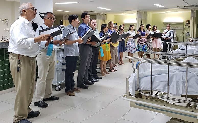 Coral apresenta canções natalinas