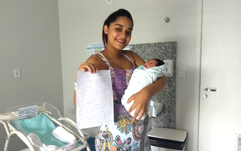 Mães escrevem cartas no HRN para acolher próximas pacientes