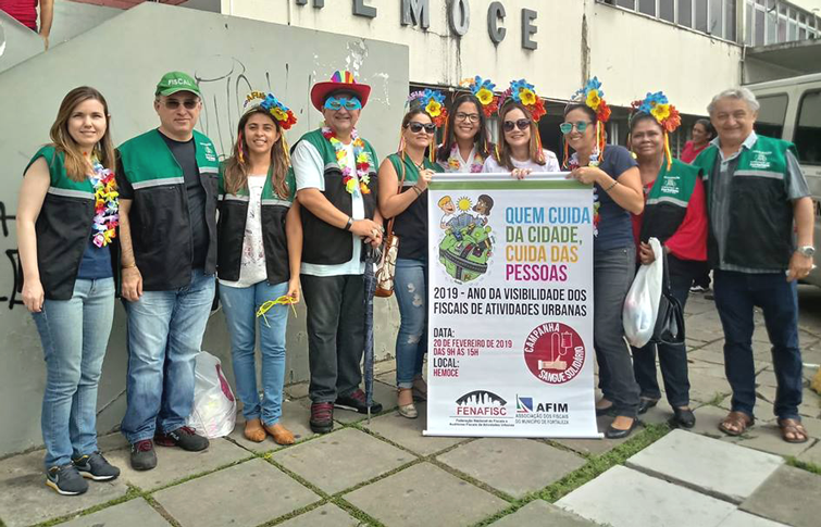 Hemoce recebe grupos para doação de sangue coletiva