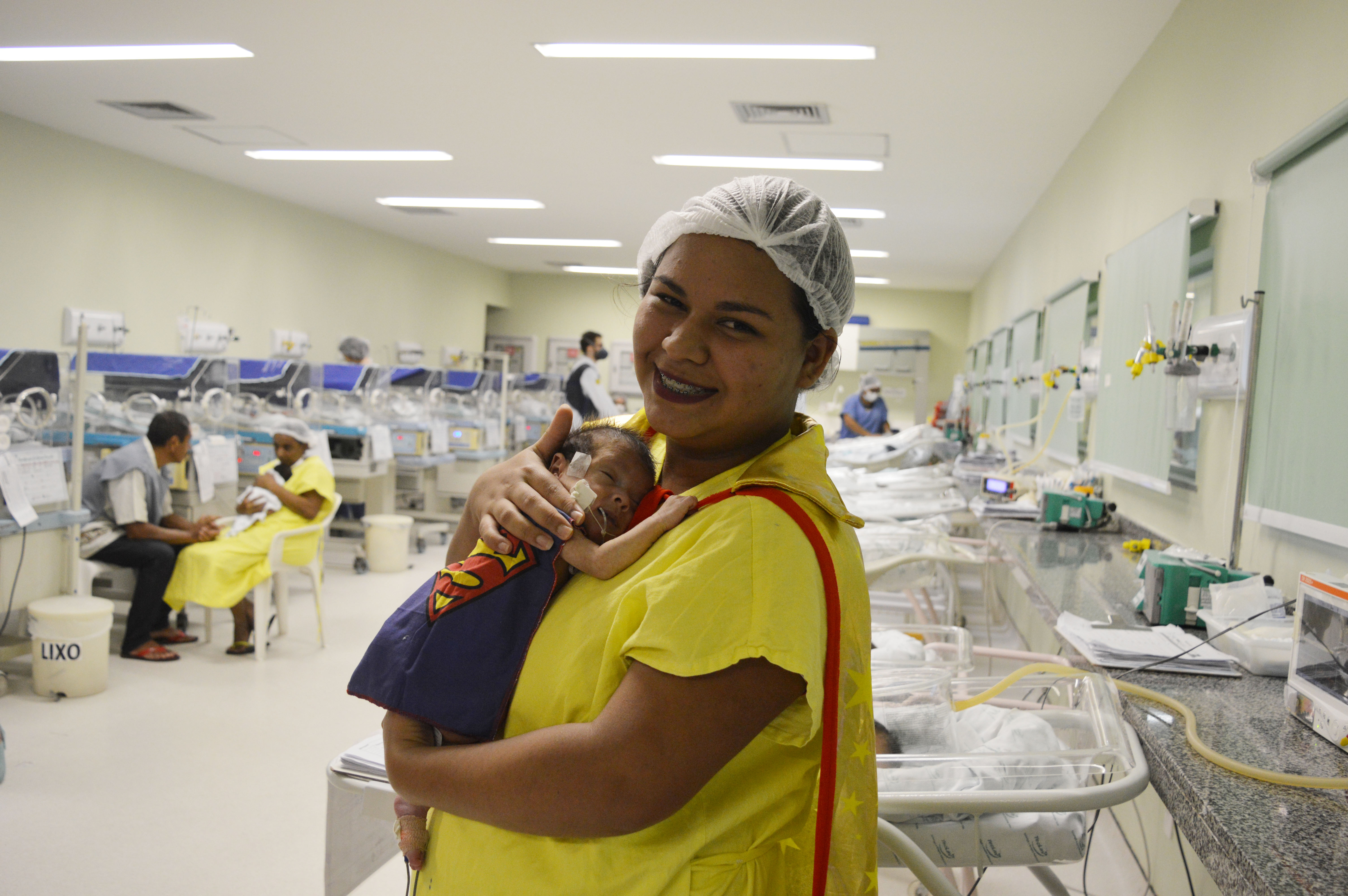 Mães reais e seus filhos ganham registro fotográfico