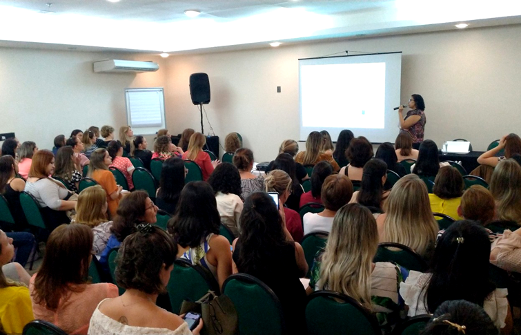 Profissionais de saúde discutem boas práticas de planejamento reprodutivo, parto e nascimento