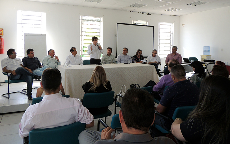 Sesa e prefeitos discutem fortalecimento da regionalização da saúde em Iguatu