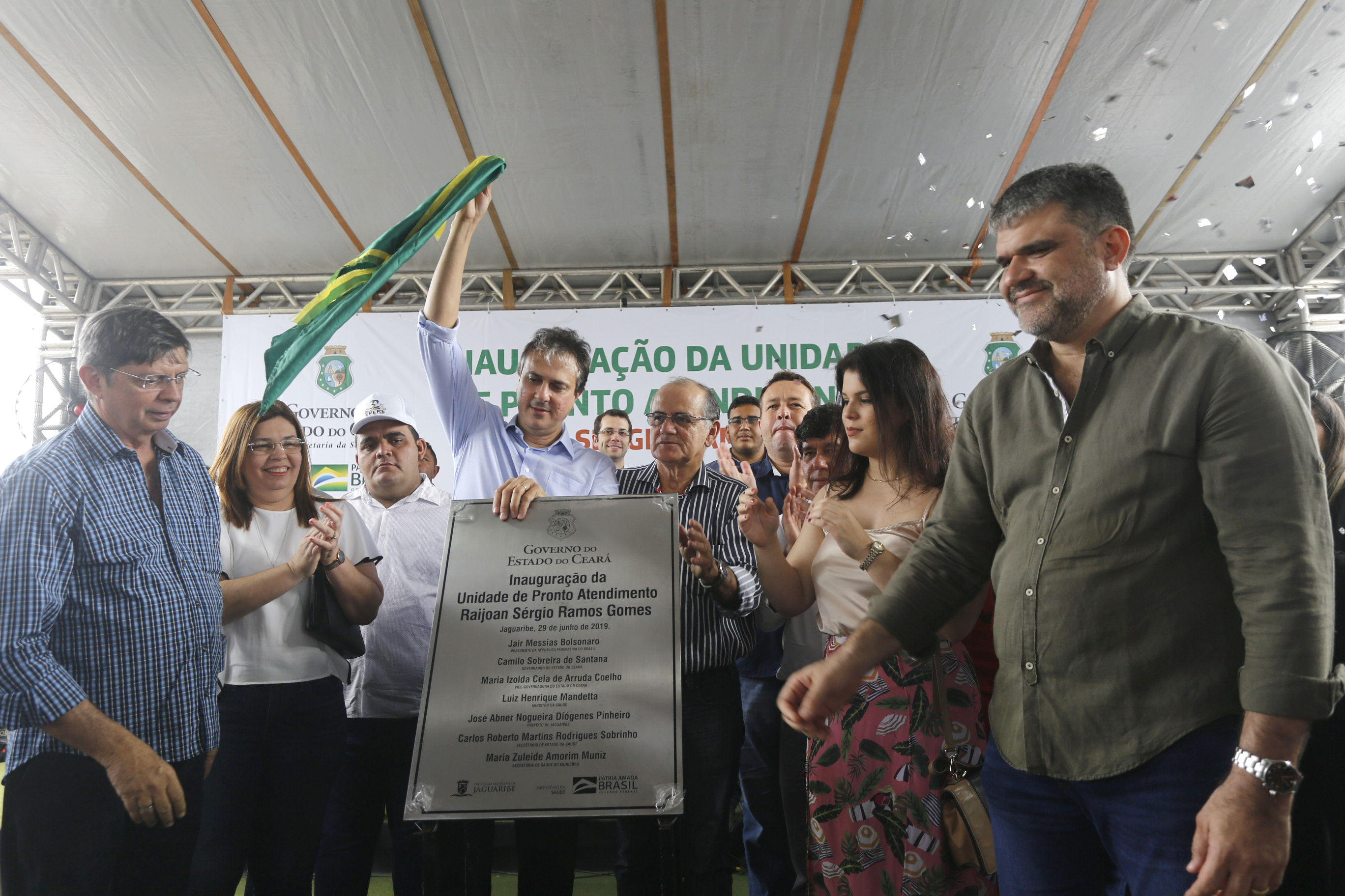 Moradores de Jaguaribe comemoram inauguração da 35ª UPA do Estado