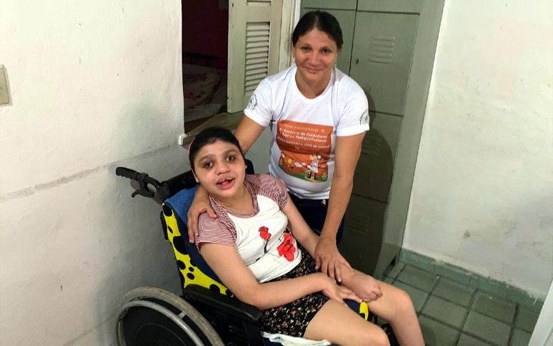 Paciente comemora aniversário de 18 anos com festa em hospital