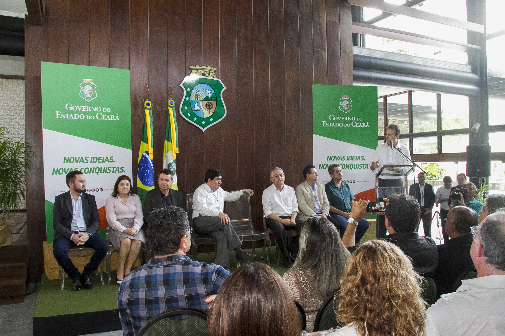 Governador sanciona leis da nova regionalização e estrutura da Sesa