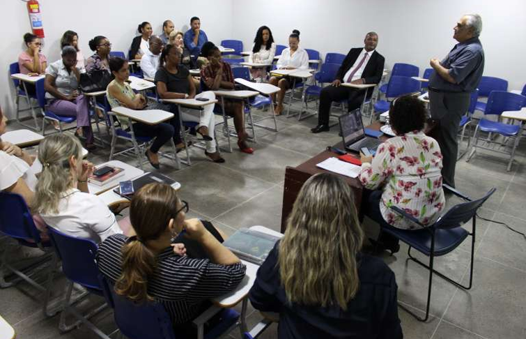 Ministro da Saúde de Cabo Verde visita a ESP/CE para futuras parcerias