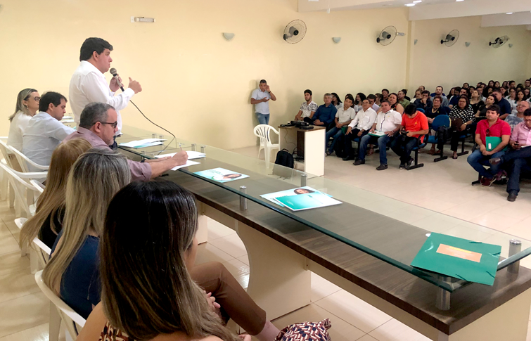 Secretário da Saúde palestra em seminário sobre governança na cidade de Itapipoca
