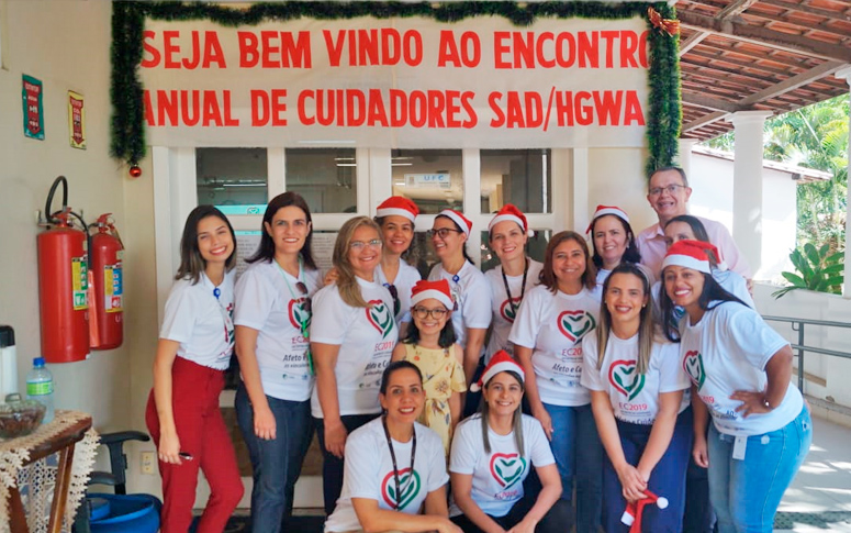 Cuidadores e pacientes se reúnem em confraternização