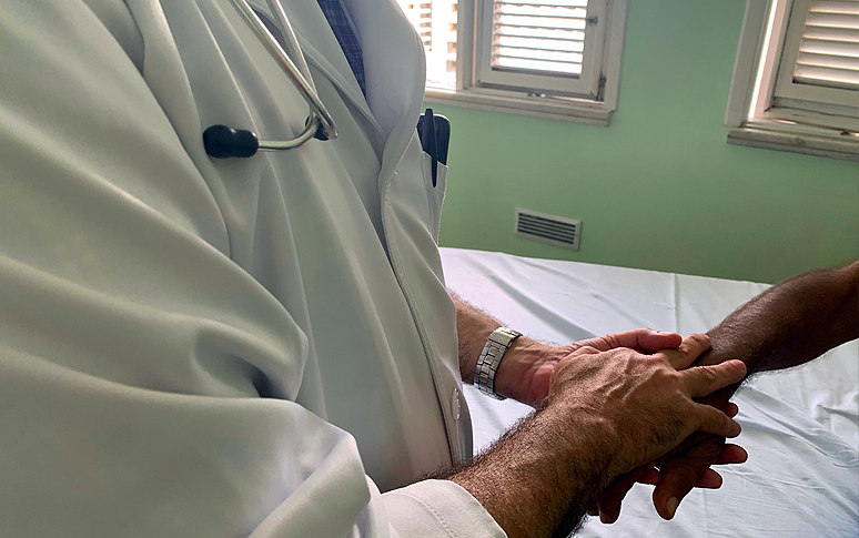 Infectologista esclarece mitos e estigmas do HIV