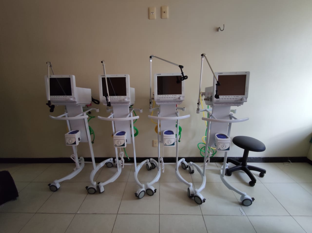 Governo do Ceará recebe máscaras de proteção e ventiladores pulmonares doados pela Fiec
