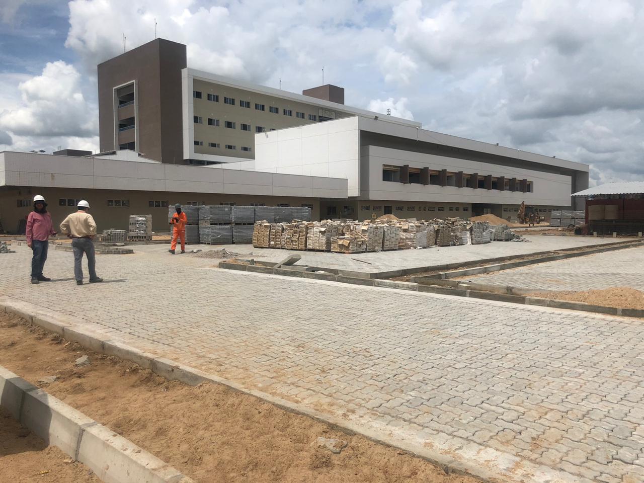 Com 80% de execução, Hospital Regional do Vale do Jaguaribe se aproxima da etapa final de obras