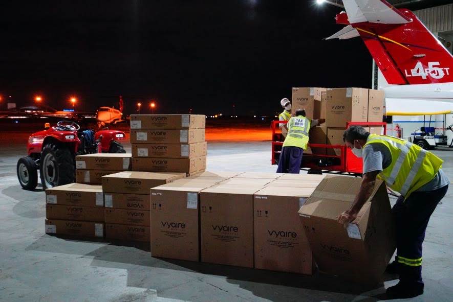 Chegam ao Ceará mais 20 respiradores para reforçar atendimento de vítimas da Covid-19
