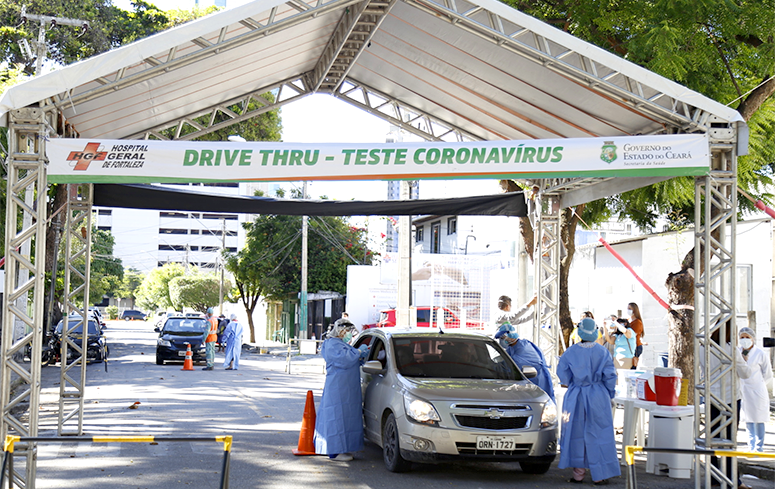 Hospital Geral de Fortaleza inicia drive-thru de testagem para Covid-19