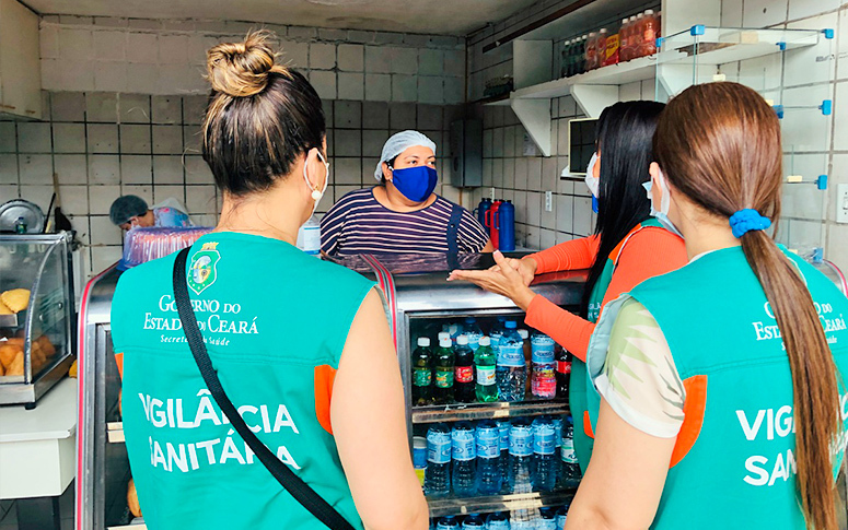 Sesa realiza blitz educativa nos terminais de Fortaleza sobre uso da máscara