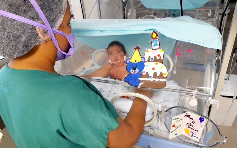Profissionais do HGWA celebram mêsversário de bebês internados na unidade