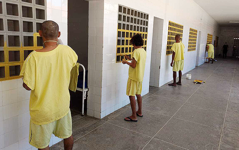 Projeto Tintas Terapêuticas leva cor a ambientes de internação do HSM