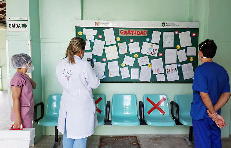 Com cartas, profissionais da unidade são homenageados por alunos de escolas públicas