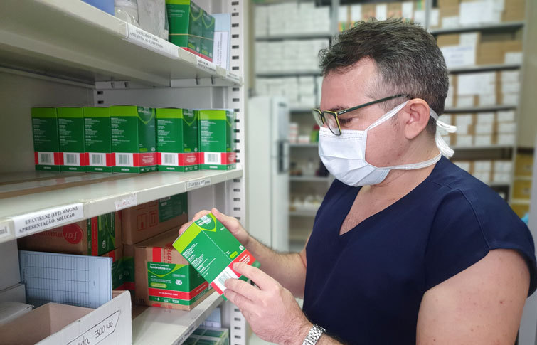 Linha de frente: farmacêuticos da rede estadual reforçam combate à pandemia