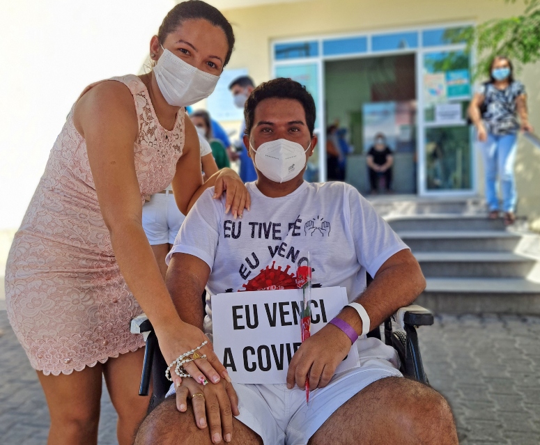 Paciente recuperado de Covid-19 é pedido em casamento no Hospital São José