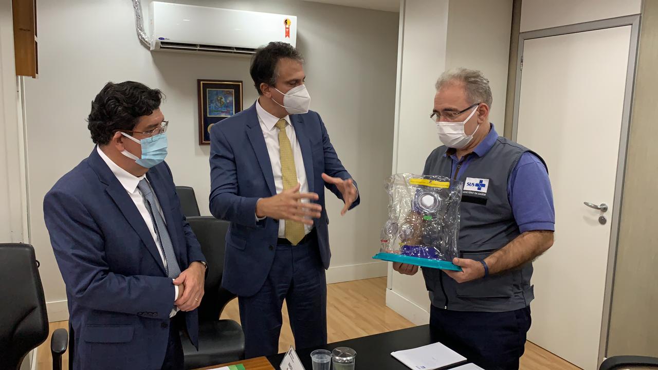 Em Brasília, Ceará pede habilitação do Hospital do Vale do Jaguaribe e envio de mais vacinas