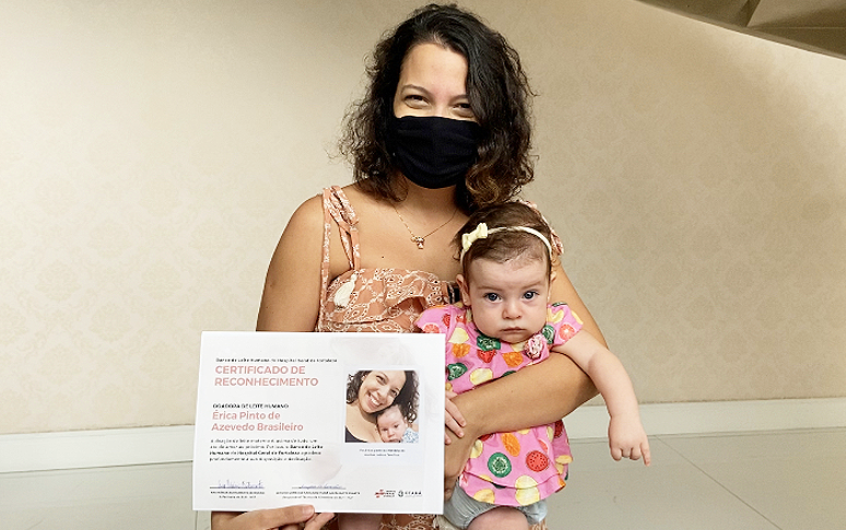 Banco de Leite Humano do HGF homenageia doadoras com certificado de agradecimento