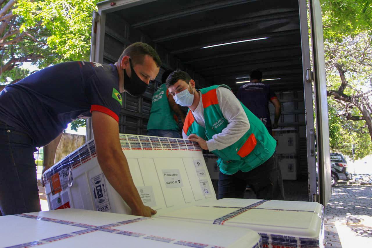 Ceará recebe mais 161 mil doses de vacinas para dar continuidade à imunização contra a Covid-19