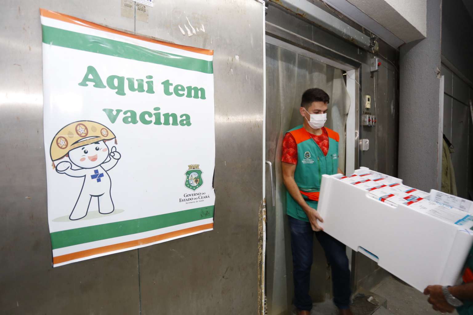 Ceará recebe quase 138 mil doses de vacinas em remessa nesta quarta