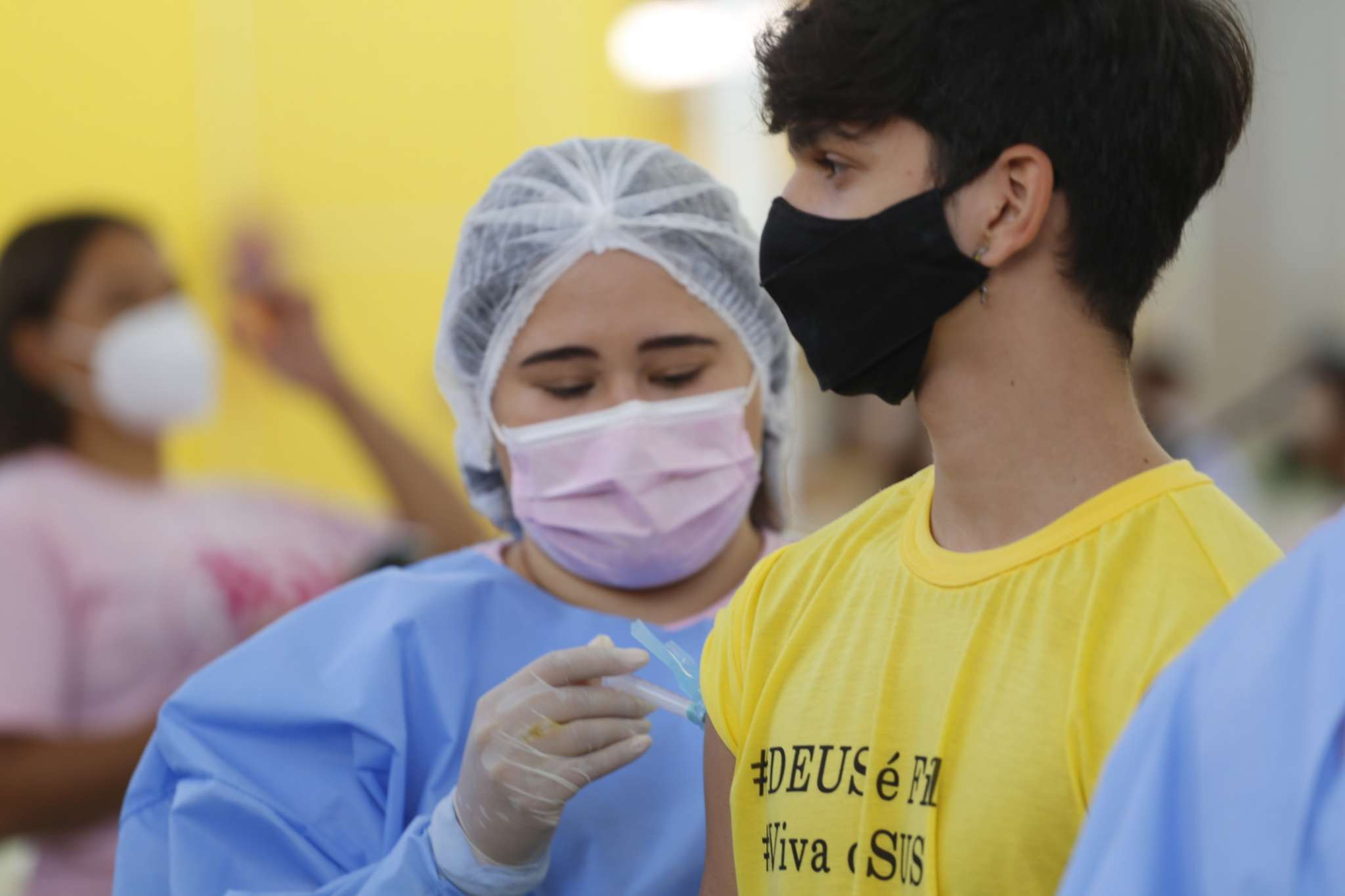 Novo decreto amplia capacidade máxima de eventos e estende horário de restaurantes