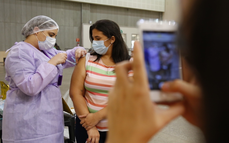 Justiça acata reivindicação de mais vacinas contra Covid-19 para o Ceará; Governo Federal tem até o fim de agosto para aumentar repasses