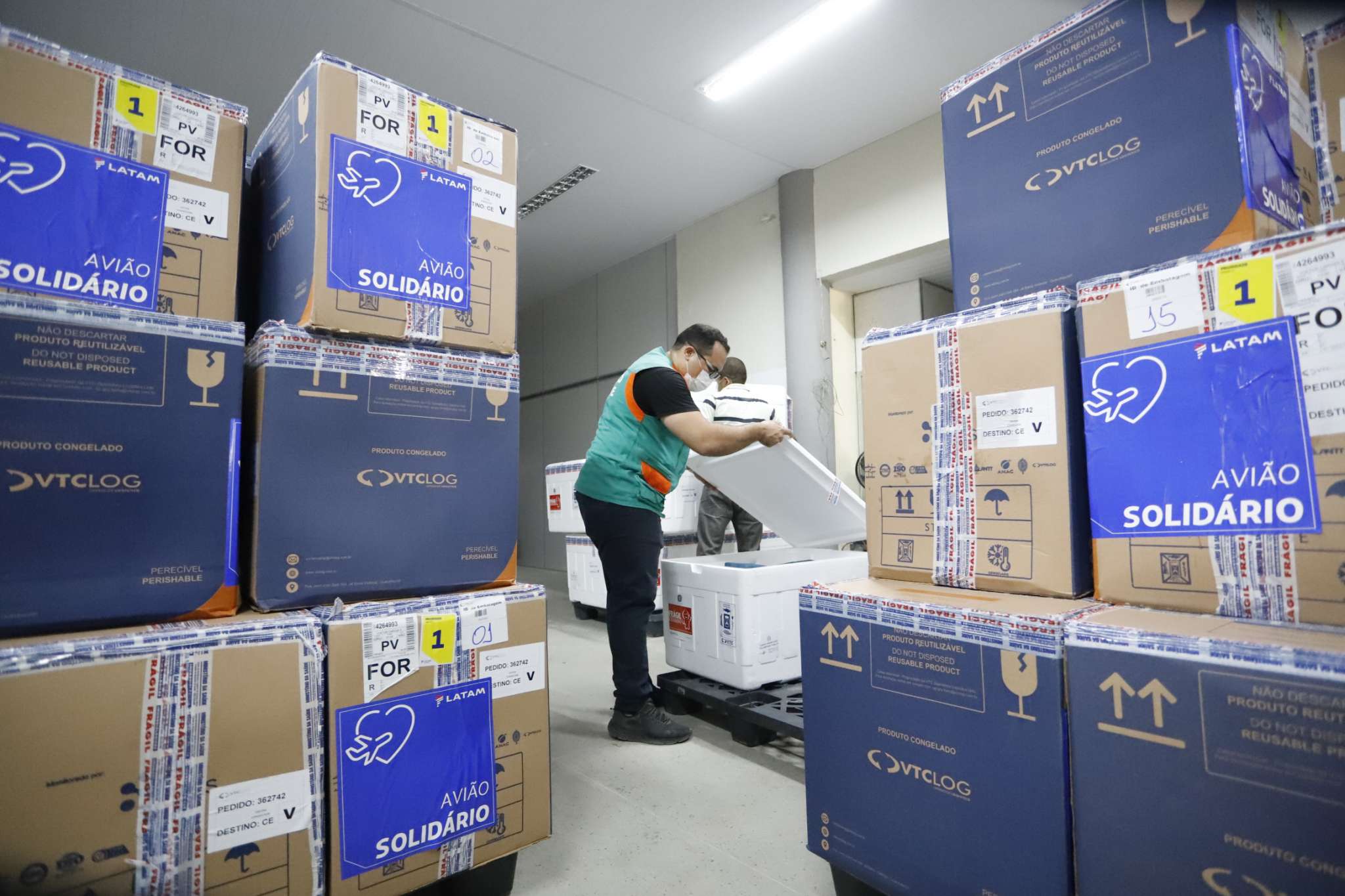 Quase 291 mil doses chegam ao Ceará para continuar vacinação contra Covid-19