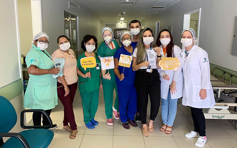 Agosto Dourado: HRN colore fachada e promove blitze para incentivar amamentação e doação de leite humano