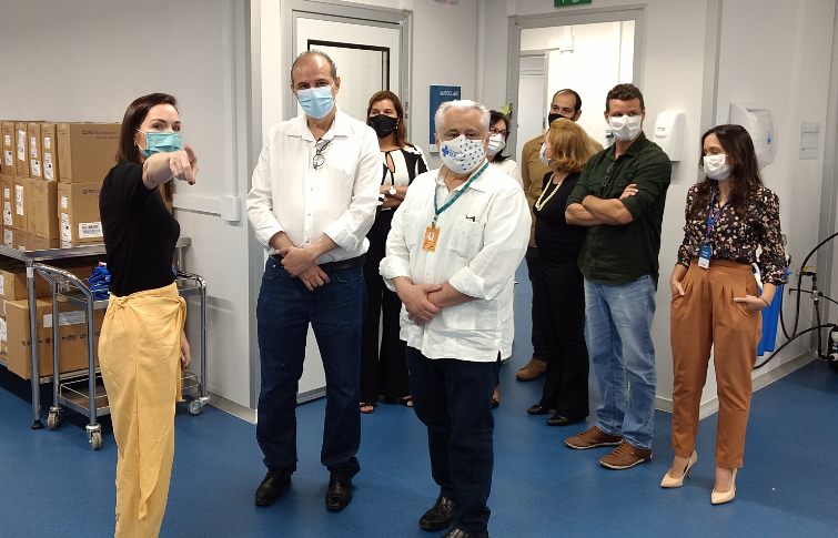Secretário Marcos Gadelha alinha projetos estratégicos, como os Distritos de Inovação em Saúde, durante visita à Fiocruz Ceará