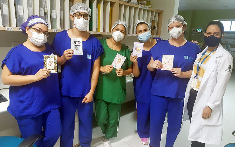Colaboradores do HRN recebem cartões em agradecimento pelo trabalho na pandemia