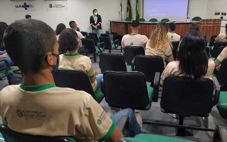 Em sessão de cinema, estagiários do Nível Central debatem sobre saúde mental e empatia