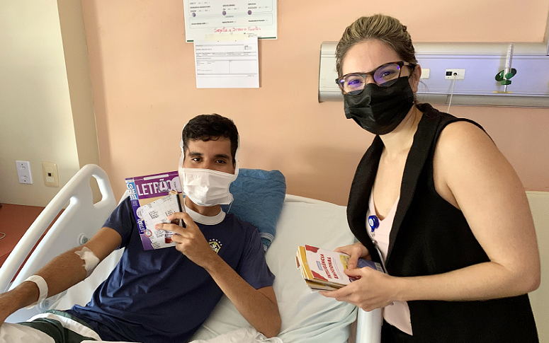 Revistinhas de passatempo ajudam pacientes do Helv e familiares durante internação  