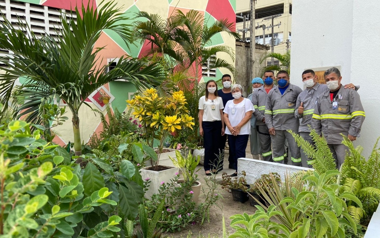No HGF, projeto mantém jardins e distribui mudas de plantas para profissionais